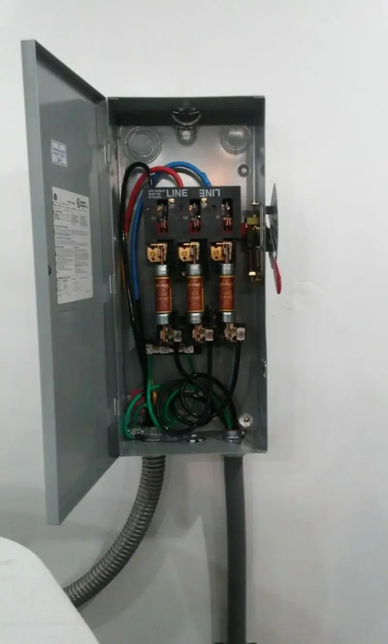 Three-phase disconnect switch installed for Smoke Detector Installation in Hybla Valley
